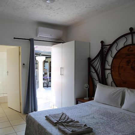 Xaviera Guest House พริทอเรีย ภายนอก รูปภาพ
