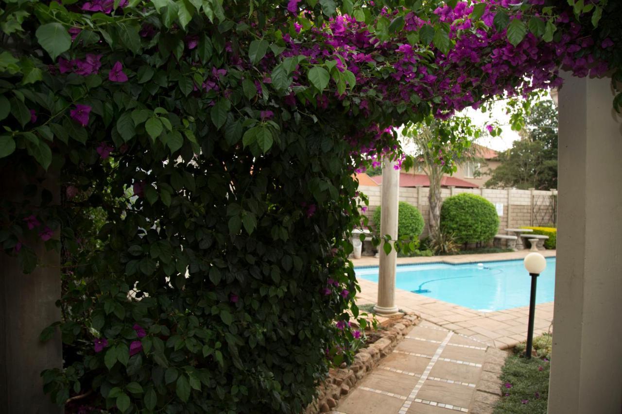 Xaviera Guest House พริทอเรีย ภายนอก รูปภาพ